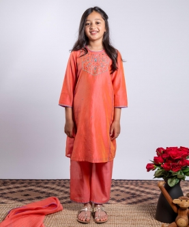 Delicate Emroidered Kurta With Pants