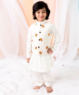 Kurta And Pants With Embroided Honey Bee Jacket