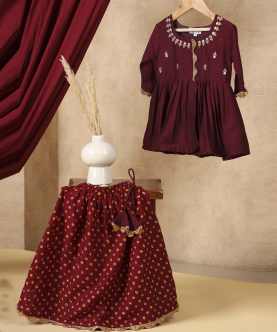 Perfect Ethnic Top And Skirt Set For Every Festivities
