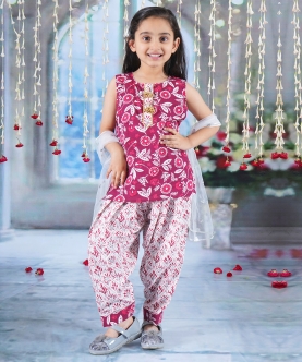 Sleeveless Kurta Salwar And Dupatta With Floral Print