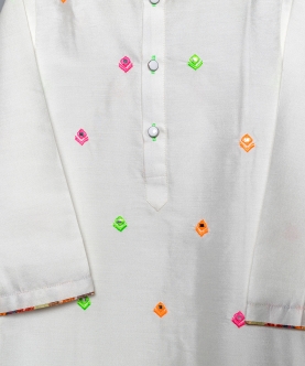 Off White Kurta With 3 Color Butti And Off White Pant