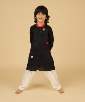 Black Kurta With Pants And Scattered Embroidery
