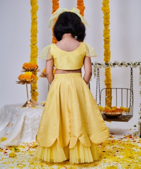 Yellow Radha Rani Scallop Set